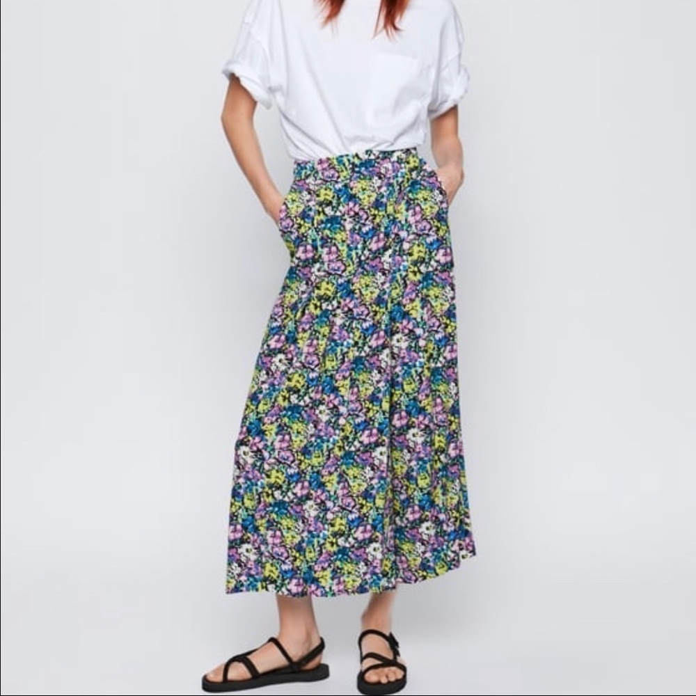 ZARA Pleated Printed Bermuda Shorts - Picture 1 of 8